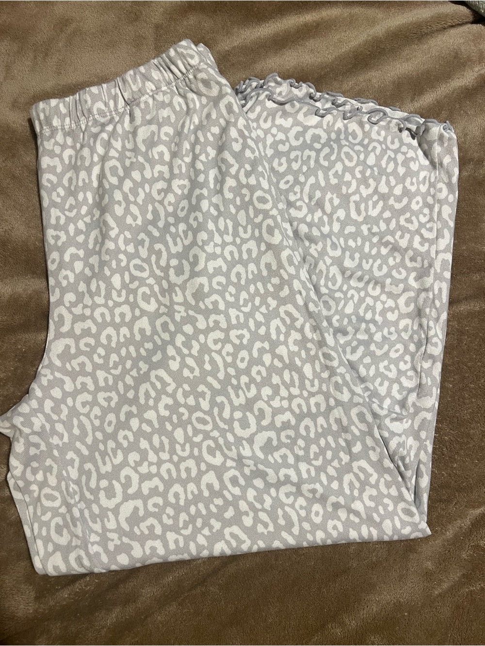Sonoma, Size Large , Leopard Print Long Sleeve Lounge/Pajama Set - Light Gray - Picture 5 of 6